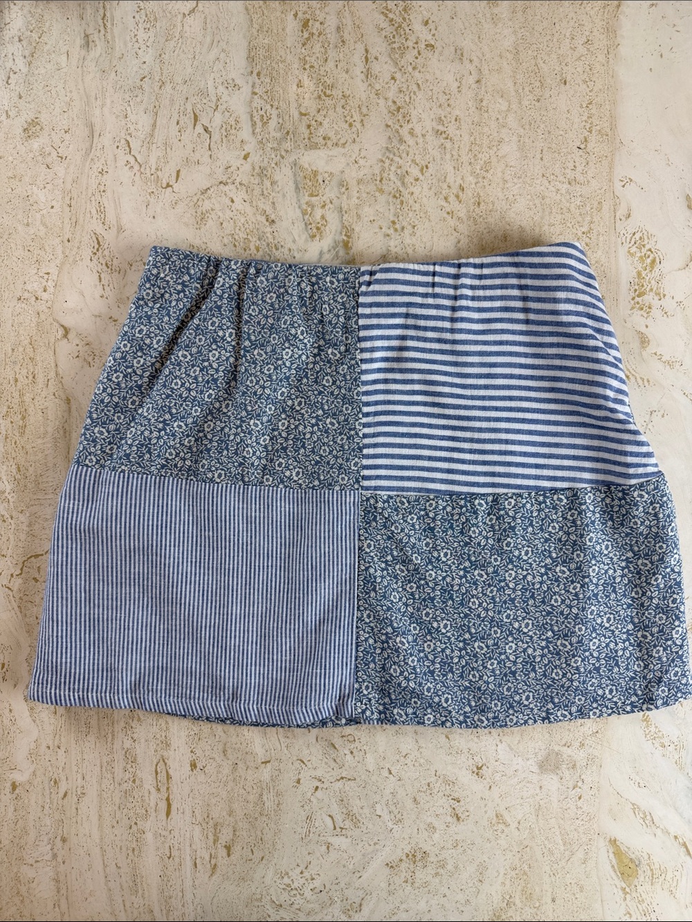 American Eagle Blue/White Patchwork
Lined Mini Skirt Women’s Large